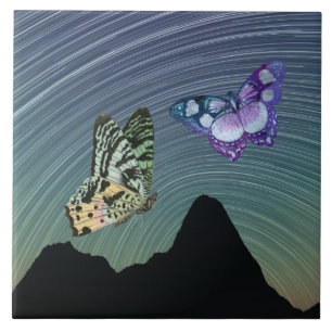 Azulejo De Cerâmica Borboletas roxas verdes e a Via Látea giratória
