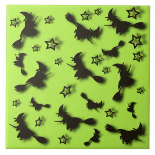 Azulejo De Cerâmica bruxa voadora entre as estrelas na noite de Hallow