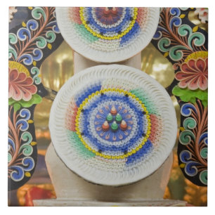 Azulejo De Cerâmica Butão. Bolos cerimoniais feitos por monges adornam