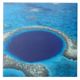 Azulejo De Cerâmica CA, Belize. Vista aérea do Blue Hole (diâmetro