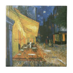Azulejo De Cerâmica Cafe Terrace - Vincent van Gogh<br><div class="desc">A verdade é que o constante estudo de van Gogh resulta apenas em confirmar e não criar seu instinto de cor. Talvez, no seu início, a força desse instinto não pudesse ser entendida pelas pessoas mais simpáticas com ele, talvez nem por si só. Mas, tendo em conta os triunfos de...</div>