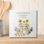 Azulejo De Cerâmica Casa de Fazenda Bonita Hen Personalizada<br><div class="desc">Azulejo de cerâmica personalizada de galinha mais fina. Fácil de mudar o texto. Bonito design de aquarela para a cozinha.</div>