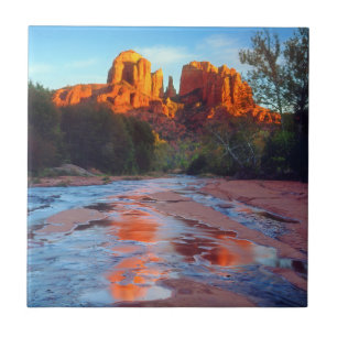 Azulejo De Cerâmica Cathedral Rock refletida no Oak Creek ao pôr do so