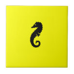 Azulejo De Cerâmica Cavalo marinho de Glow_Black-on-Yellow do oceano<br><div class="desc">Adicione um pouco da impressão submarina a sua decoração home com nosso atraente, fulgor do oceano, ícones marítimos, azulejo collectible art. do cavalo marinho Preto-em-Amarelo. Para um presente ou uma lembrança memorável, accessorize seu azulejo bonito com quadros ou caixas de presente do trivet. Se você está sentindo criativo, você pode...</div>