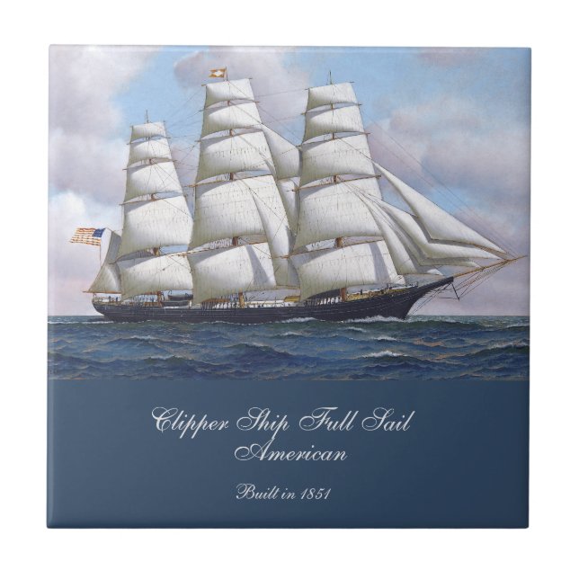 Azulejo De Cerâmica Cheio Americano de Clipper Navio Velas Sob Nuvens (Frente)