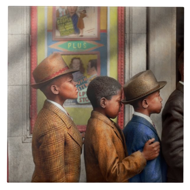 Azulejo De Cerâmica Children - In line to see a movie 1941 (Frente)
