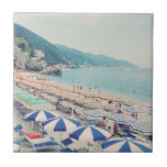 Azulejo De Cerâmica Cinque Terre Italy Fun Beach Scenic Foto do Viagem<br><div class="desc">Uma bela vista paisagística da bela praia,  oceano azul e montanhas em Monterosso al Mare,  Cinque Terre,  Itália,  mostrando famílias que gozam de um dia ensolarado divertido no mar. Fotografia de viagem e praia.</div>