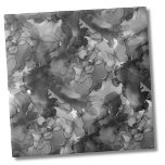 Azulejo De Cerâmica Cinza Elegante Simples Preto<br><div class="desc">Cinza Mínima Elegante Mínima Escregada, Bonita, azulejo de cerâmica Black Watercolor. Uma cinza macia e um pano de fundo de aquarela preto fornecem a canvas para uma pequena e contemporânea tela de fundo da cozinha ou para um acréscimo ao banheiro. Dá um pouco de vibração de mármore também ou tinta...</div>