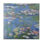 Azulejo De Cerâmica Claude Monet // Lírios De Água<br><div class="desc">Water Lily é uma série de aproximadamente 250 pinturas de óleo pelo impressionista francês Claude Monet (1840-1926). As pinturas retratam o jardim floral de Monet em Giverny e foram o principal foco da produção artística de Monet nos últimos 30 anos de sua vida.</div>