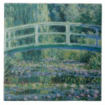 Azulejo De Cerâmica Claude Monet - lírios de água e ponte japonesa<br><div class="desc">Lírios de água e ponte japonesa por Claude Monet, 1899. Claude Monet era um fundador da pintura impressionista francesa, e o médico o mais consistente e o mais prolífico da filosofia do movimento de expressar suas percepções antes da natureza, especialmente para a pintura de paisagem do plein-ar. O termo "impressionismo"...</div>