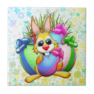 Azulejo De Cerâmica Coelho engraçado mordendo um ovo de Páscoa