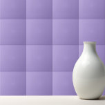 Azulejo De Cerâmica Cor Púrpura de Lavanda Suave<br><div class="desc">A cor púrpura macia e lavanda suave cria uma atmosfera pacífica e elegante. Essa versátil sombra pastel funciona perfeitamente para designs modernos e clássicos.</div>