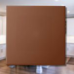 Azulejo De Cerâmica Cor Sólida Cinamônica Marrom | Elegante Clássico<br><div class="desc">Cinnamon Brown - Apresentando a atração do eterno de Cor Sólida: uma mistura cativante de forma clássica e simplicidade elegante. Esta design é uma celebração do poder e beleza encontrados em um solteiro, uma matiz impressionante. Exustante a sofisticação, o design a cores sólidas abraça a essência do minimalismo, fazer-a uma...</div>