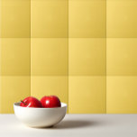Azulejo De Cerâmica Cor sólida de amarelo torrado<br><div class="desc">Design de cor sólida e amarelo sem graça.</div>