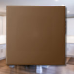 Azulejo De Cerâmica Cor Sólida do Castanho | Elegante Clássico<br><div class="desc">Walnut Brown - Apresentando a atração do eterno de Cor Sólida: uma mistura cativante de forma clássica e simplicidade elegante. Esta design é uma celebração do poder e beleza encontrados em um solteiro, uma matiz impressionante. Exustante a sofisticação, o design a cores sólidas abraça a essência do minimalismo, fazer-a uma...</div>