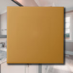 Azulejo De Cerâmica Cor Sólida Lateral do Caramelo | Elegante Clássico<br><div class="desc">Caramel Latte - Apresentando a atração do eterno de Cor Sólida: uma mistura cativante de forma clássica e simplicidade elegante. Esta design é uma celebração do poder e beleza encontrados em um solteiro, uma matiz impressionante. Exustante a sofisticação, o design a cores sólidas abraça a essência do minimalismo, fazer-a uma...</div>