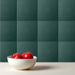 Azulejo De Cerâmica Cor sólida verde escura escura escura escura<br><div class="desc">Design verde escura escura e esmeralda de cor sólida.</div>