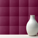 Azulejo De Cerâmica Cor sólida, vermelho roxo<br><div class="desc">Tendy simples design em cor roxa vermelha sólida.</div>