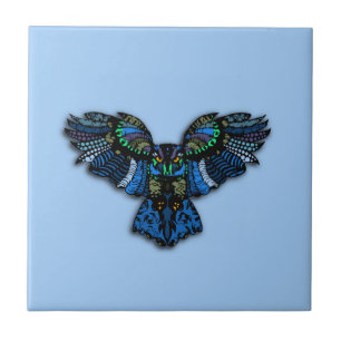 Azulejo De Cerâmica Coruja Espalha Asas no céu azul