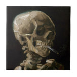 Azulejo De Cerâmica Crânio com cigarro queimado Vincent van Gogh Art<br><div class="desc">Vincent van Gogh (neerlandês, 1853-1890) Skull of a Skeleton with Burning Cigarette, 1885-86, Oil on canvas Unframed: 32 cm × 24, 5 cm (13 pol. × 9, 6 pol.) Trabalhos preparatórios de Vincent van Gogh. Essa pequena pintura faz parte da coleção permanente do Museu Van Gogh, em Amsterdã. Foi pintado...</div>
