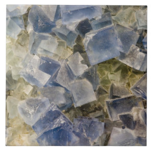 Azulejo De Cerâmica Cristais azuis da fluorite na matriz