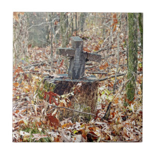 Azulejo De Cerâmica Cruz na floresta