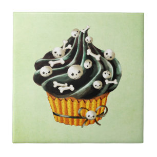 Azulejo De Cerâmica Cupcake preto de Halloween com minúsculos crânio