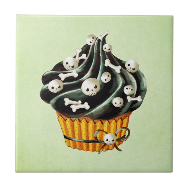 Azulejo De Cerâmica Cupcake preto de Halloween com minúsculos crânios (Frente)