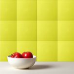 Azulejo De Cerâmica Daffodilo sólido amarelo<br><div class="desc">Design de cor sólida daffodil amarelo.</div>