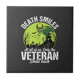 Azulejo De Cerâmica Desenho de Halloween Sorriso da Morte Veterano_1