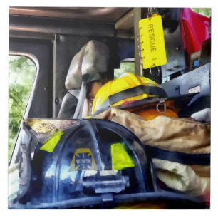 Azulejo De Cerâmica Dois Capacetes de Bombeiros Dentro do Caminhão de 