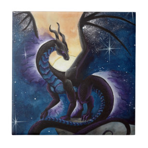 Azulejo De Cerâmica Dragão preto com céu nocturno por Carla Morrow
