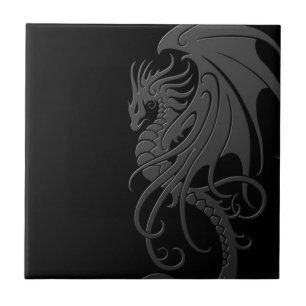 Azulejo De Cerâmica Dragão tribal de voo - cinza no preto