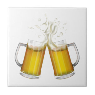 Azulejo De Cerâmica Duas canecas com cerveja leve.