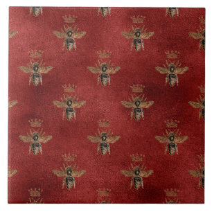 Azulejo De Cerâmica Elegante Abelha Dourada Bumble em Fundo Vermelho