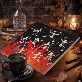 Azulejo De Cerâmica Esqueletos Dançantes em Chamas para o Halloween