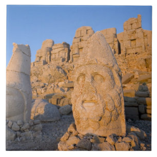 Azulejo De Cerâmica estátuas de cabeças colossais de Deuses guardando