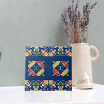 Azulejo De Cerâmica Estilo californiano espanhol mediterrânico vibrant<br><div class="desc">Azulejo cerâmico decorativo clássico e atraente para os olhos em tons coloridos de legal azul,  vermelho,  amarelo,  verde e branco.</div>