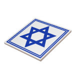 Azulejo De Cerâmica Estrela de David<br><div class="desc">Azulejo quadrado com uma imagem de uma estrela de David azul profunda e de uma beira azul profunda dobro no branco. Pote de doces de harmonização See, caneca, placa da melamina, placa da porcelana, placa de papel e portas copos. Veja a coleção inteira do azulejo de Hanukkah na seção dos...</div>