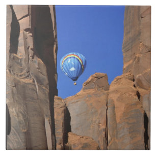 Azulejo De Cerâmica EUA, Utah, Monument Valley. Um balão de ar