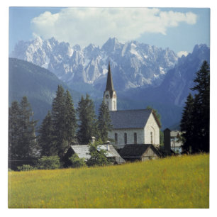 Azulejo De Cerâmica Europa, Áustria, Gosau. A torre da igreja