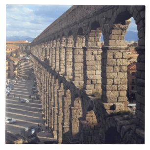 Azulejo De Cerâmica Europa, Espanha, Segóvia. A luz tardia lança sombr