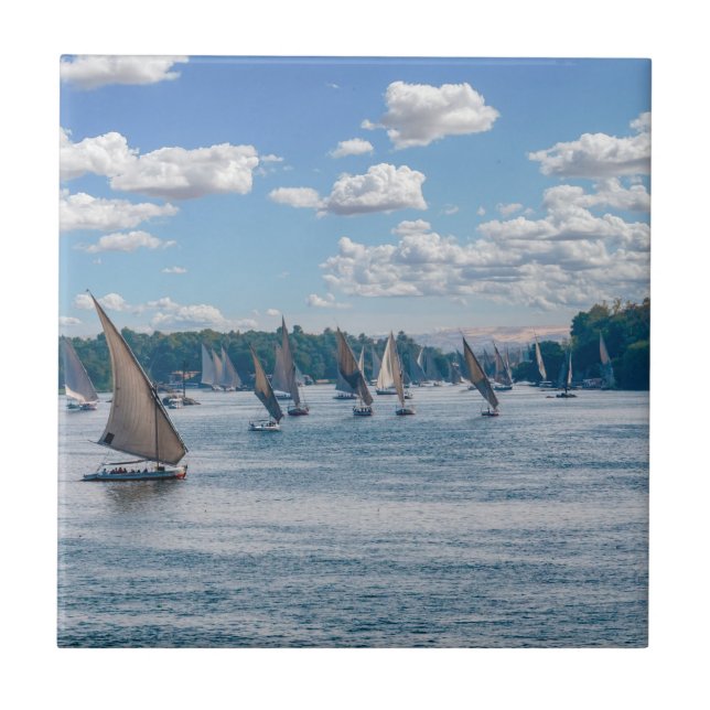 Azulejo De Cerâmica Feluccas navegando ao longo do Nilo - Aswan, Egito (Frente)