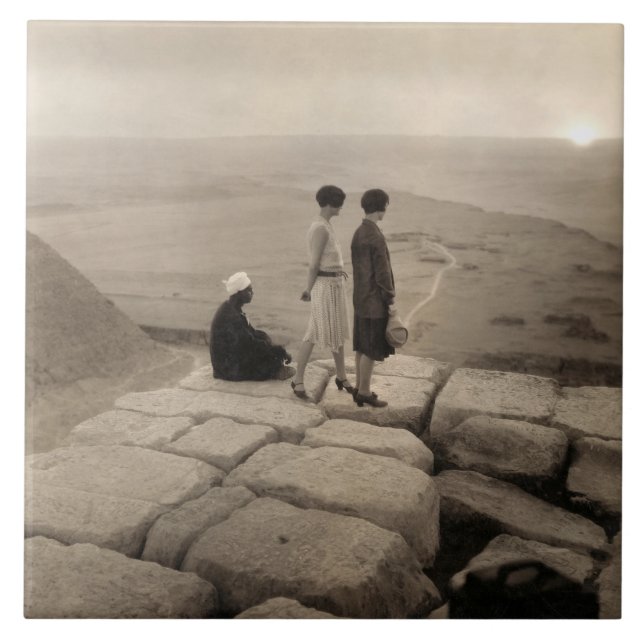 Azulejo De Cerâmica Flapper Girls Sunrise na Pirâmide Khufu, Egito 192 (Frente)