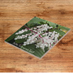 Azulejo de cerâmica floral das flores de focas de<br><div class="desc">Azulejo cerâmico que apresenta uma imagem fotográfica das lindas flores brancas,  em forma de sino e dos caules avermelhados de Maianthemum oleraceum,  também conhecido como False Solomon's Seal,  uma planta florestal. Um design floral adorável! Selecione o tamanho do seu azulejo. Faz uma bonito trivet de cozinha!</div>