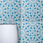 Azulejo De Cerâmica Floral Simétrico Estilizado Branco Azul Texturizad<br><div class="desc">O design desse design de azulejo cerâmico é dominado por motivos florais estilizados, arranjados harmoniosamente pelo azulejo. A paleta de cores é um espectro tranquilo de diferentes tons de azul, criando um contraste e uma profundidade impressionantes que desenhar o olho. A textura de fundo acrescenta uma camada adicional de interesse...</div>