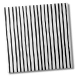 Azulejo De Cerâmica Flores brancas pretas de padrão simples<br><div class="desc">Use este pano de fundo simples de faixas brancas e pretas para personalizar seu espaço de vida. Você pode até mesmo mudar a coloração de fundo para realmente fazê-la sua própria aparência. E você pode até fazer as listras pretas de uma cor completamente diferente! Quer queiras usar este azulejo como...</div>