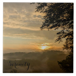Azulejo De Cerâmica Foggy Sunrise sobre o Vale