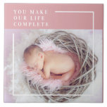 Azulejo De Cerâmica Foto do bebê moderno e bonito | Rosa e Branco | Co<br><div class="desc">Apresentando nossa encantadora e encantadora citação cor-de-rosa e branca do bebê bonito! Este produto adorável é perfeito para comemorar a alegria e amar o seu pequeno que traz à sua vida. Quer você esteja procurando por um coração ou um presente pensativo, esta design é exatamente o que você precisa.Compartilhe o...</div>