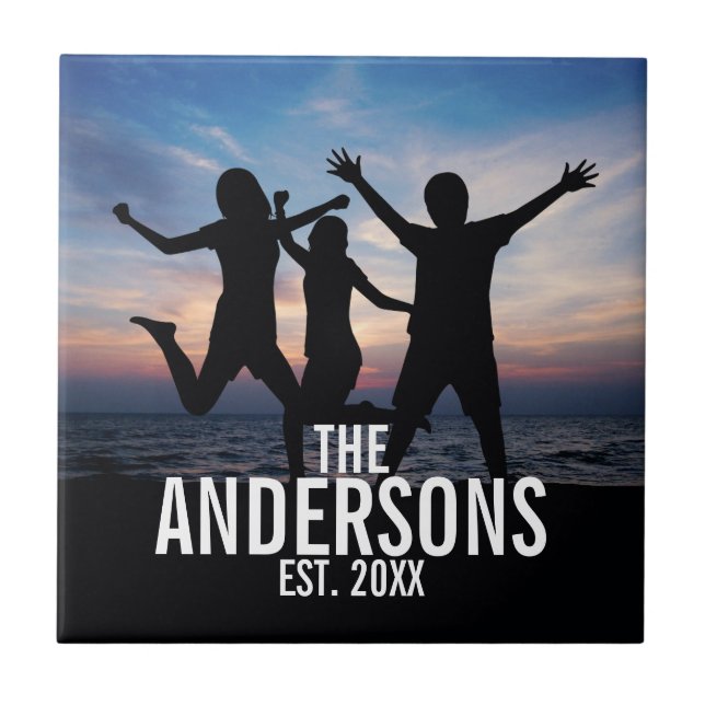 Azulejo De Cerâmica Foto personalizada da família com nome da família (Frente)